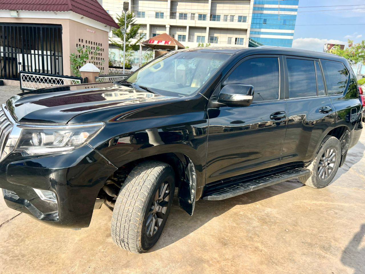 Self-Drive vs Chauffeur: Which Rental Option Suits You?